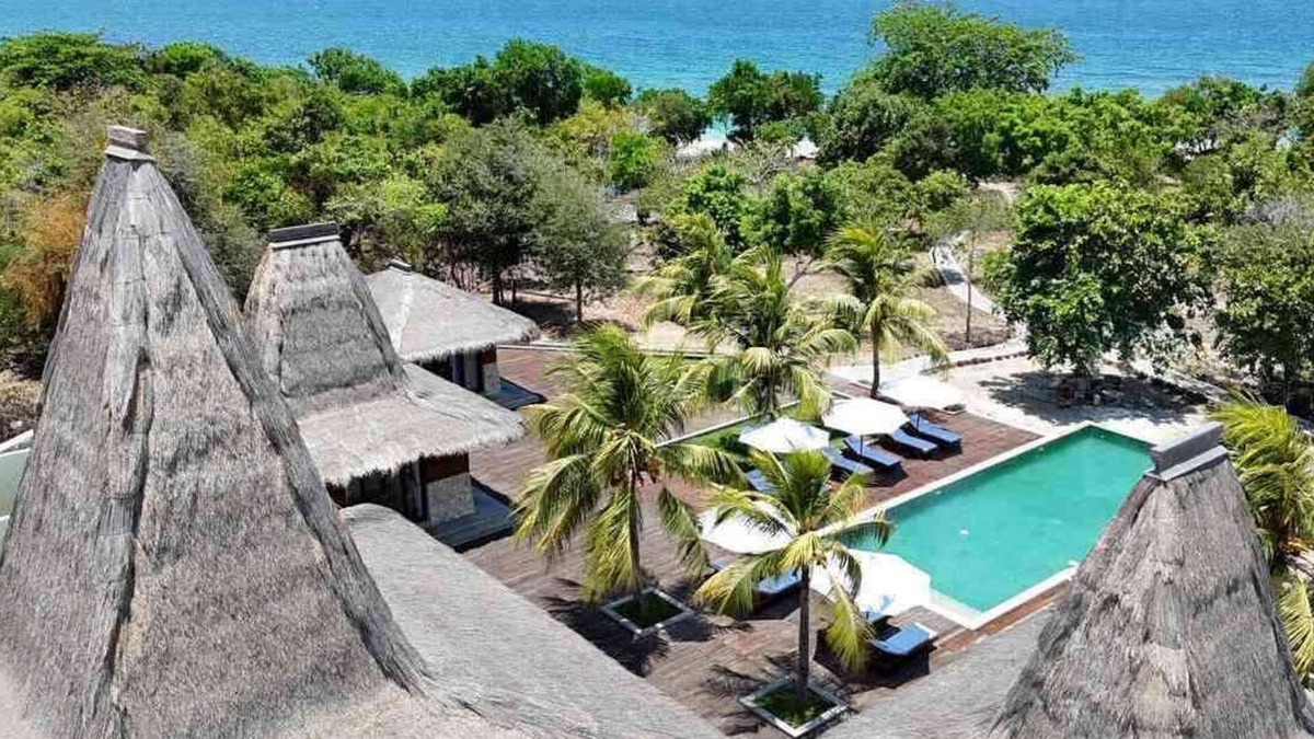 Desa Kadumbul Resort | Villa SUMBA, a lush getaway villa beachfront.