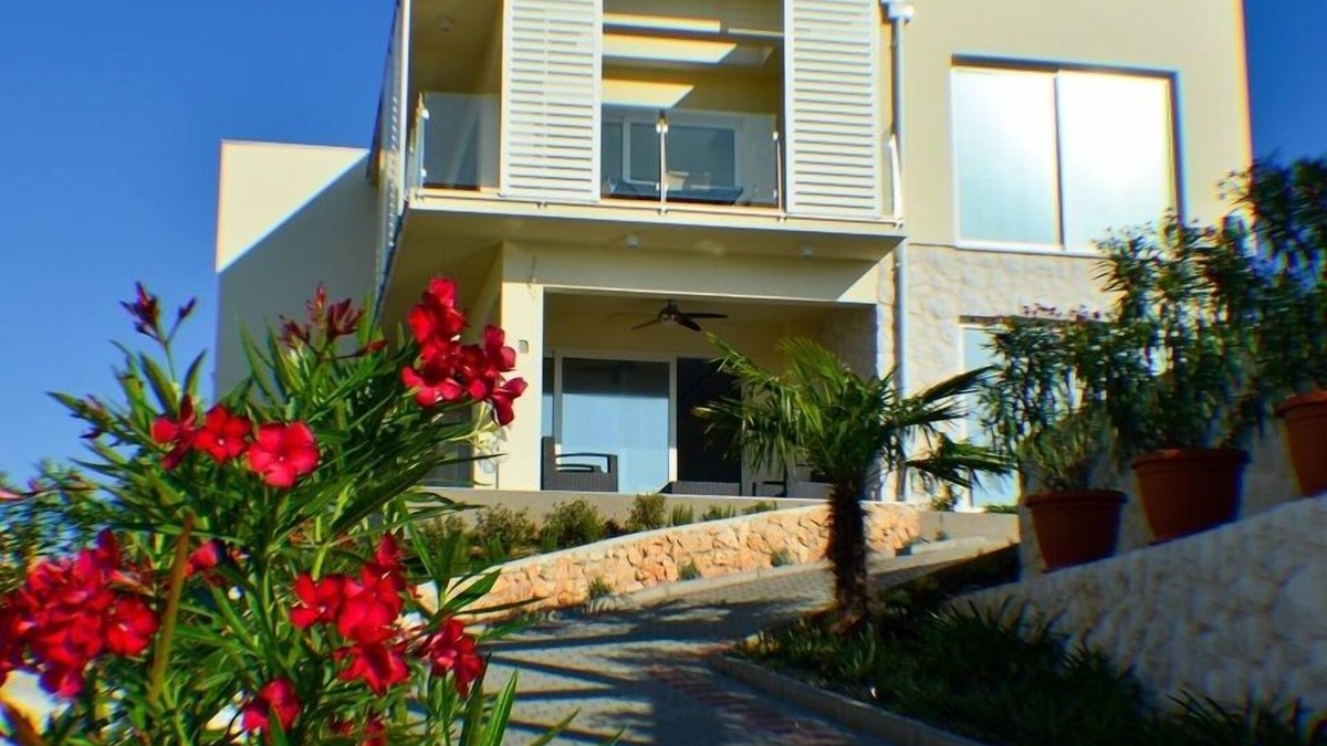 Susica Apartment | Villa Summer Dreams - a peacful oasis in Murter - suitable for family and groups