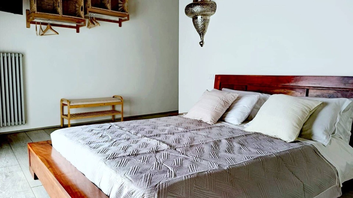 Cascina Villa | Villa 'Sunflowers' with Mountain View, Wi-Fi and Air Conditioning