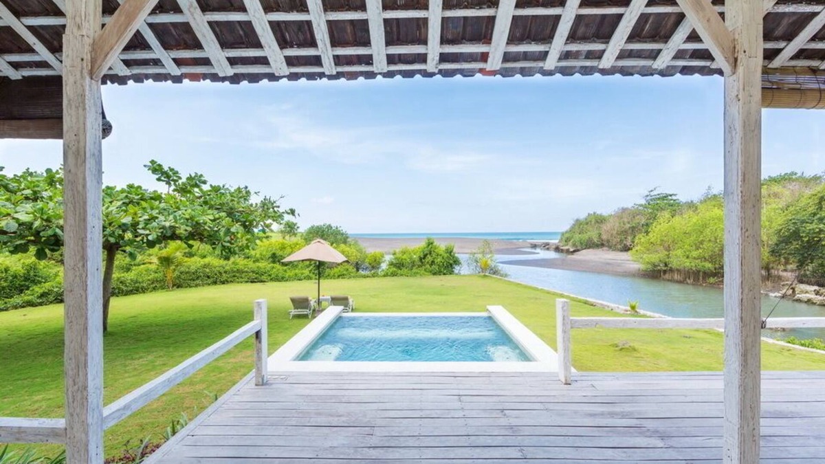 Munggu Villa | Villa Sungai Laut 2 Bedrooms Beachfront Wooden Villa in Canggu
