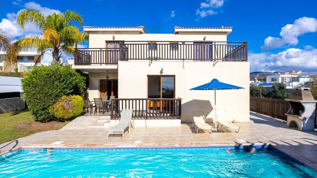 Peyia Town Villa | Villa Sunlove - Four Bedroom Villa, Sleeps 8