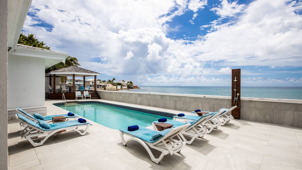 Maho Villa | Villa Sunshine: Beachfront! 10 min. walk to the famous Maho Beach!