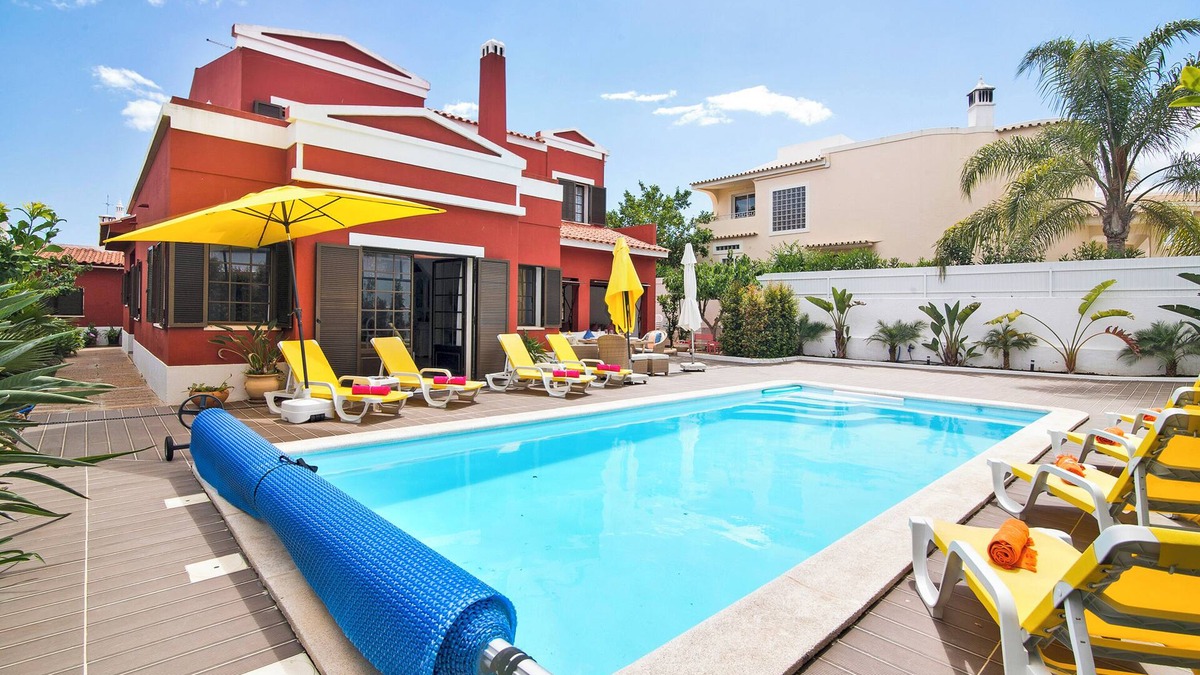 Gambelas Villa | Villa 'Sunshine House' with Private Pool, Wi-Fi and Air Conditioning
