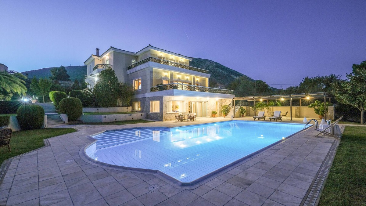 Kropia Villa | Villa 'Supreme and Classy Pool Residence ' with Mountain View, Wi-Fi and Air Conditioning