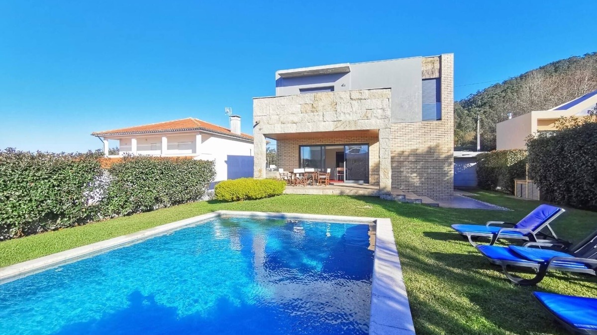 Carreco House | Villa surrounded by sea and mountains, with swimming pool and fireplace, 10 minutes' walk from the beach.