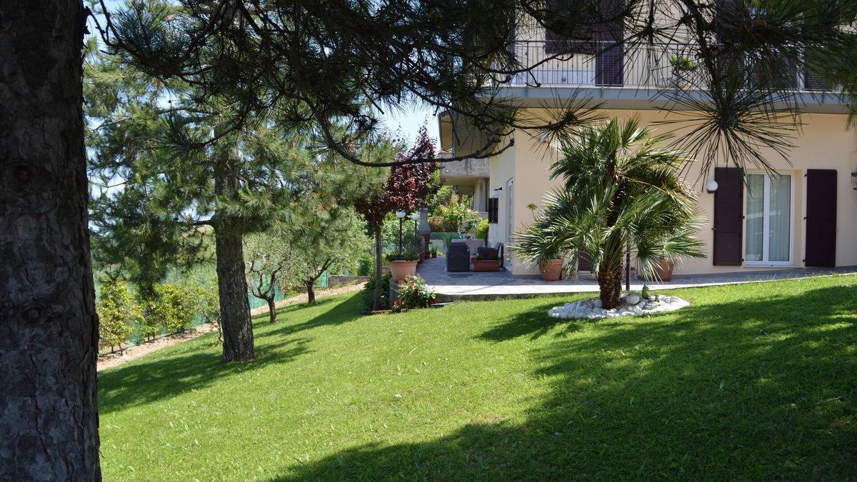 Acquaviva Picena Apartment | Villa surrounded by the green hills of the Marche just 10 minutes from the sea