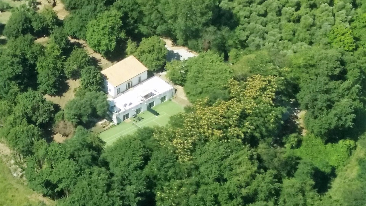Offagna Villa | Villa surrounded by greenery. Gym, Tennis, Outdoor Jacuzzi.