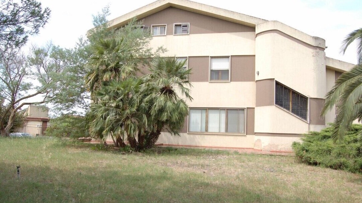 Sassari Villa | Villa surrounded by greenery with swimming pool and tennis court Cin it090064c2000s5331