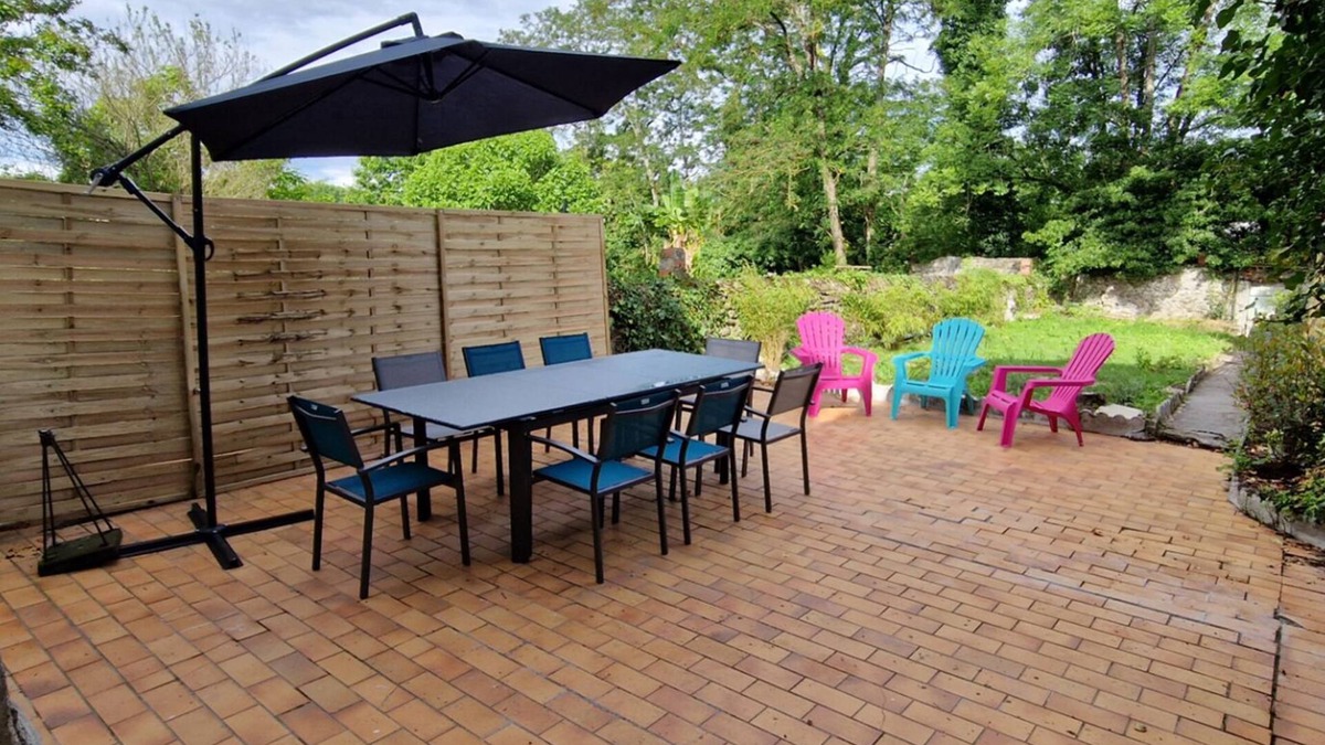 Oloron-Sainte-Marie Villa | Villa "Sweetlodge" with Private Terrace, Private Garden & Wi-Fi