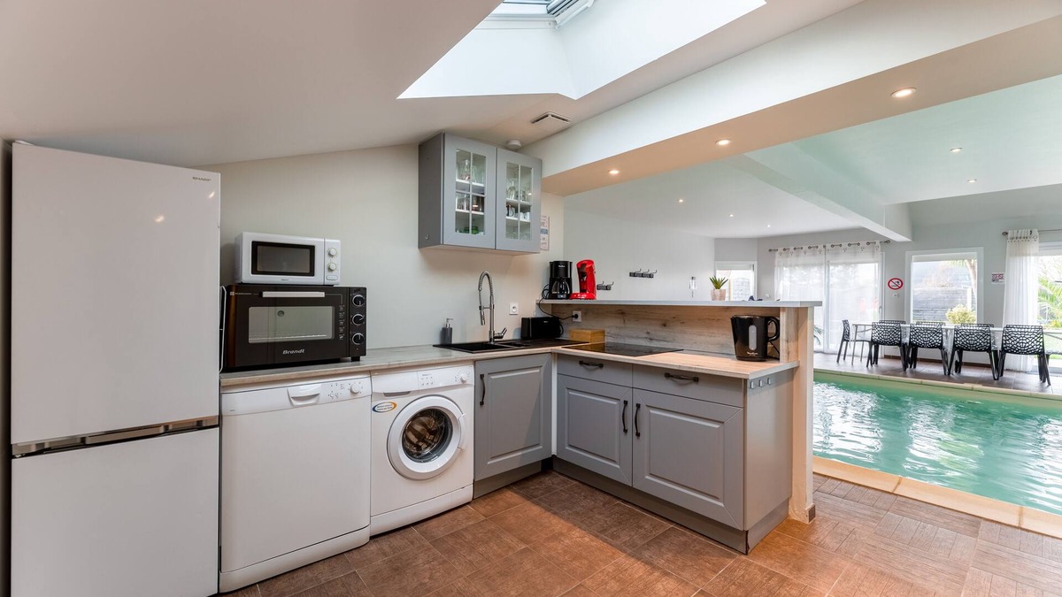 Saint-Vaast-la-Hougue Villa | Villa Swimming pool and games, 300m from the sea - HEATED INDOOR SWIMMING POOL