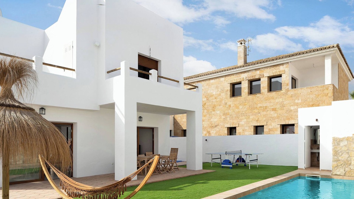 Bolonia Villa | 'Villa Tahona' close to the Beach with Pool & Wi-Fi