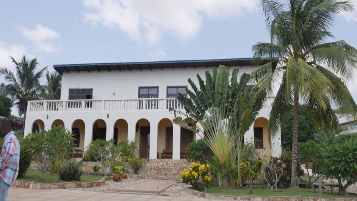 Bortianor Villa | Villa Teranga Boutique villa Ghana with gardens and swimming pool
