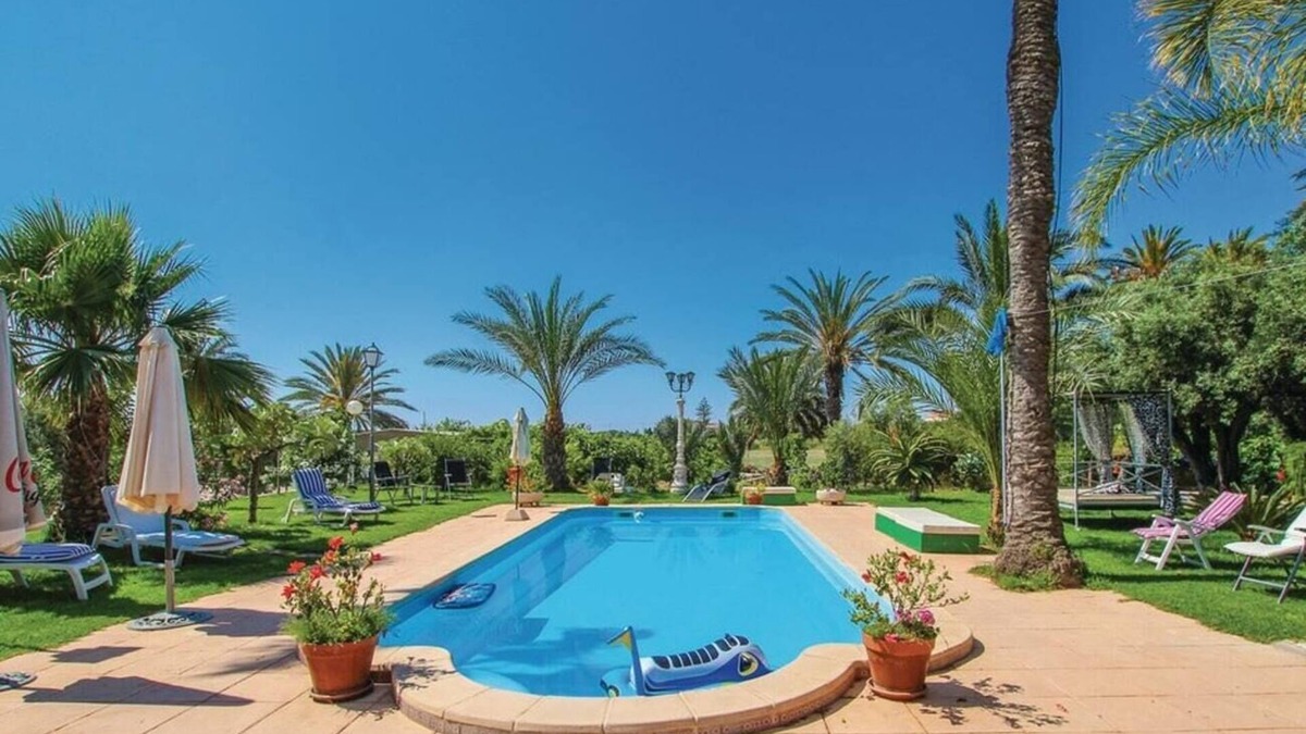 La Marina Villa | Villa Teresa with Pool, Garden & Wi-Fi