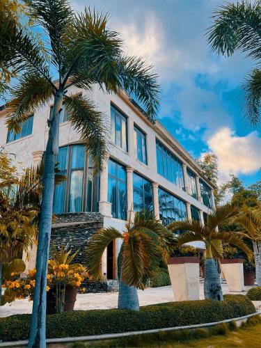 Juan Esteban Villa | Villa Tesoros del Mar - Luxury Beachfront Villa with Natural Pool, Jacuzzi, Mountain Views, Yoga, BBQ, Wi-Fi, Pet & Family Friendly, Barahona Adventures