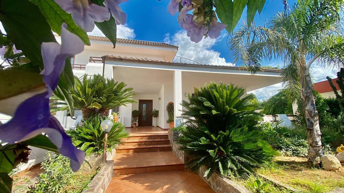 Alezio Villa | Villa "The Rosa's Luxury House" with Garden & Wi-Fi