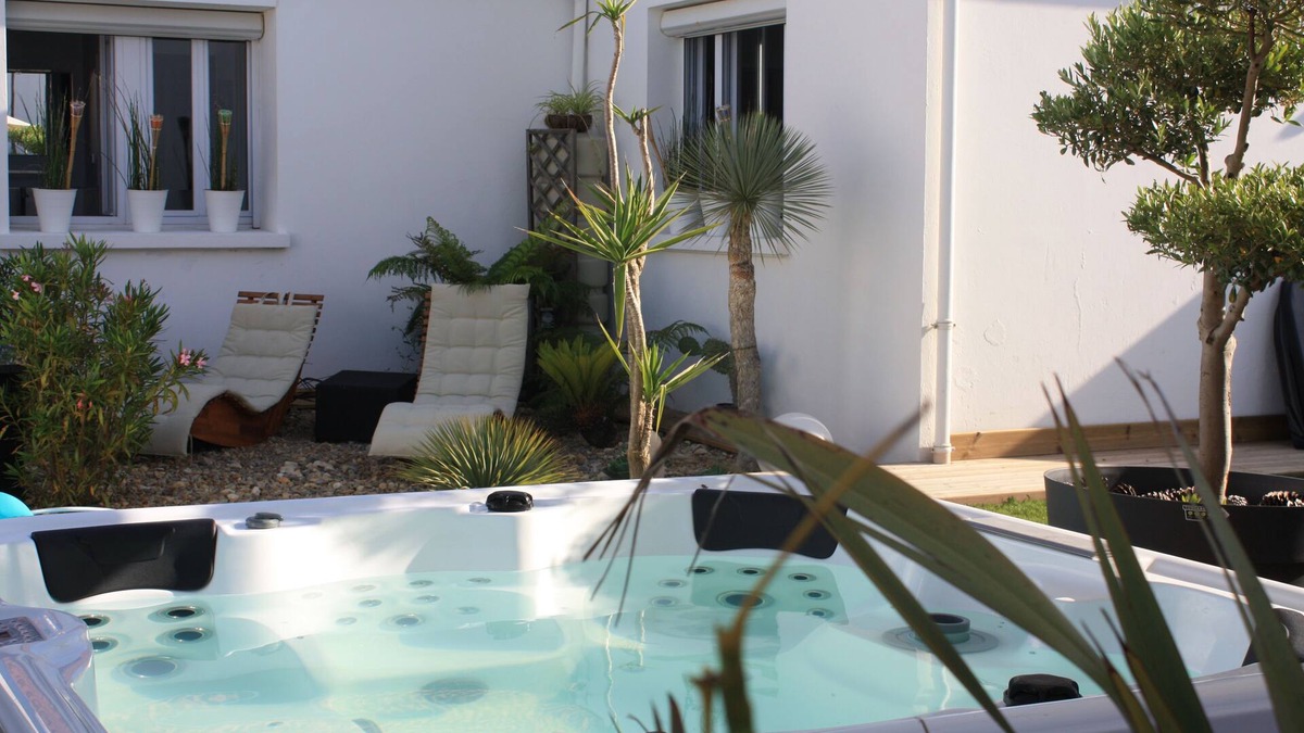 Les Conches Villa | Villa the wood of the pods