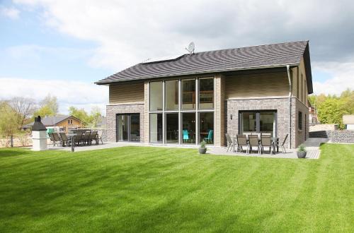 Muritz Apartment | Villa Thormarcon am Plauer See für 18 Gäste, Sauna, Pool