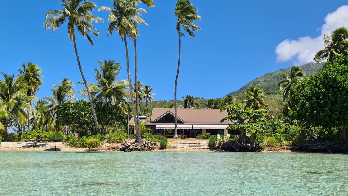Temae Villa | Villa Tiarenui by Tahiti Homes, 4 air conditioned bedrooms.
