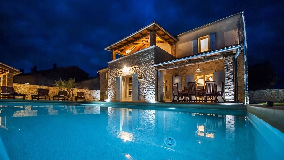 Krmed Villa | Villa Tomani - Pool, Jacuzzi, Sport Courts