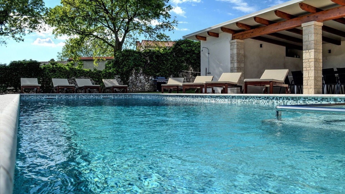 Glavani House | Villa Toneli for an active family vacation with salt pool