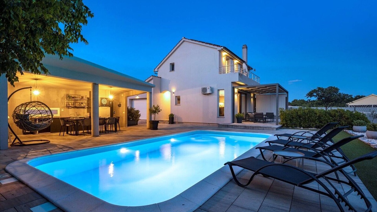 Drnis Villa | Villa Tonka near Krka National Park with big pool and 4 mountines bikes at disposal