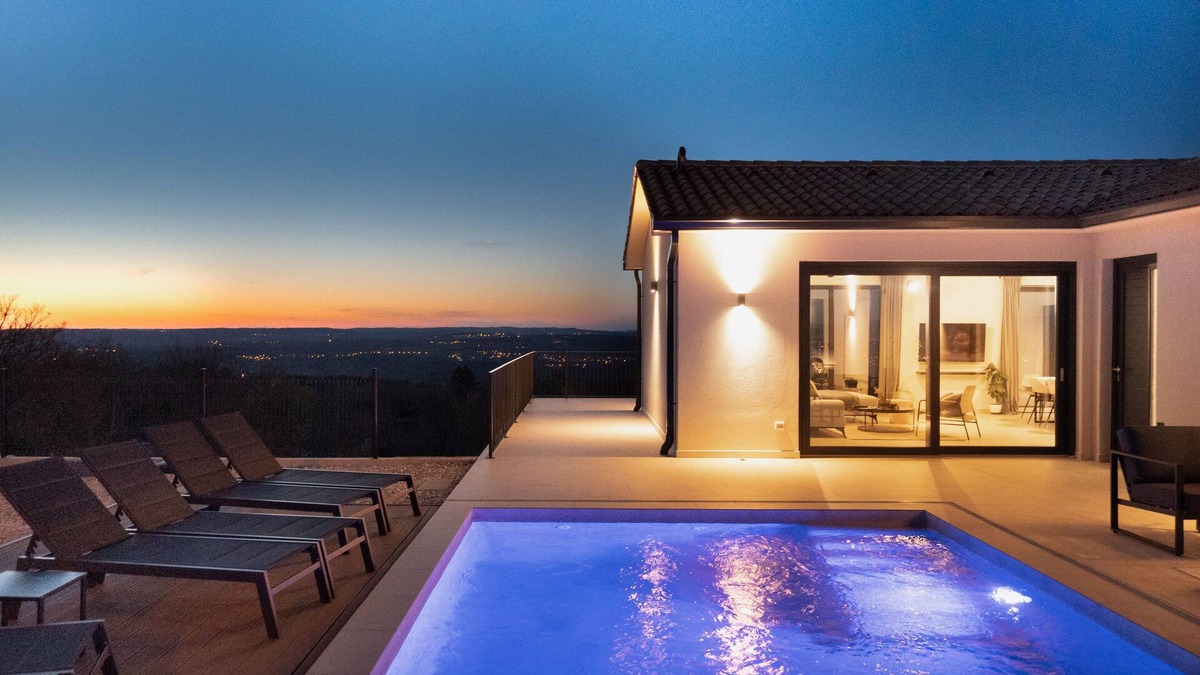 Bartici Villa | Villa TonKa with jacuzzi sauna and private pool