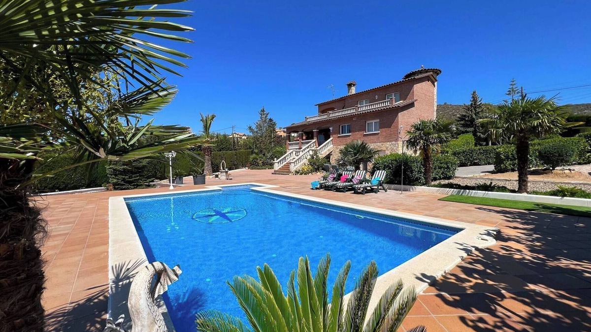 Sant Jaume dels Domenys Villa | Villa Torreón - Gran piscina y jardín, BBQ, Wifi