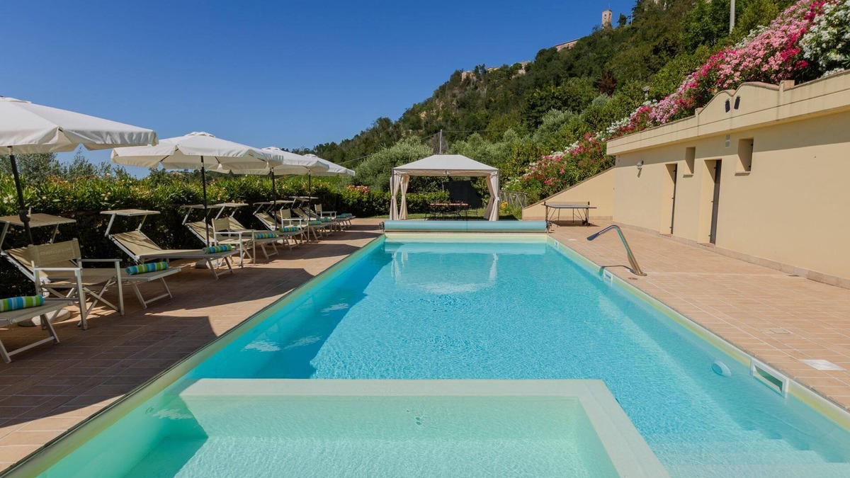 Ripatransone Villa | Villa Torre with heated pool and sea view near Ripatransone, in the Rosso Piceno wine territory
