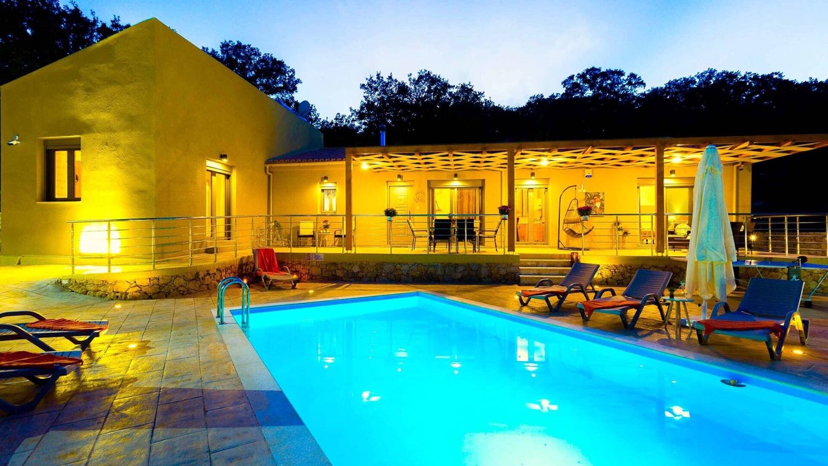 Monopari Villa | Villa Trules - Four Bedroom Villa, Sleeps 8
