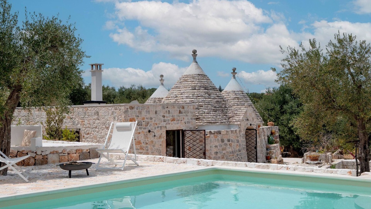Castellana Grotte House | Villa 'Trulli Di Titti Countryhouse' with Private Garden, Wi-Fi and Air Conditioning