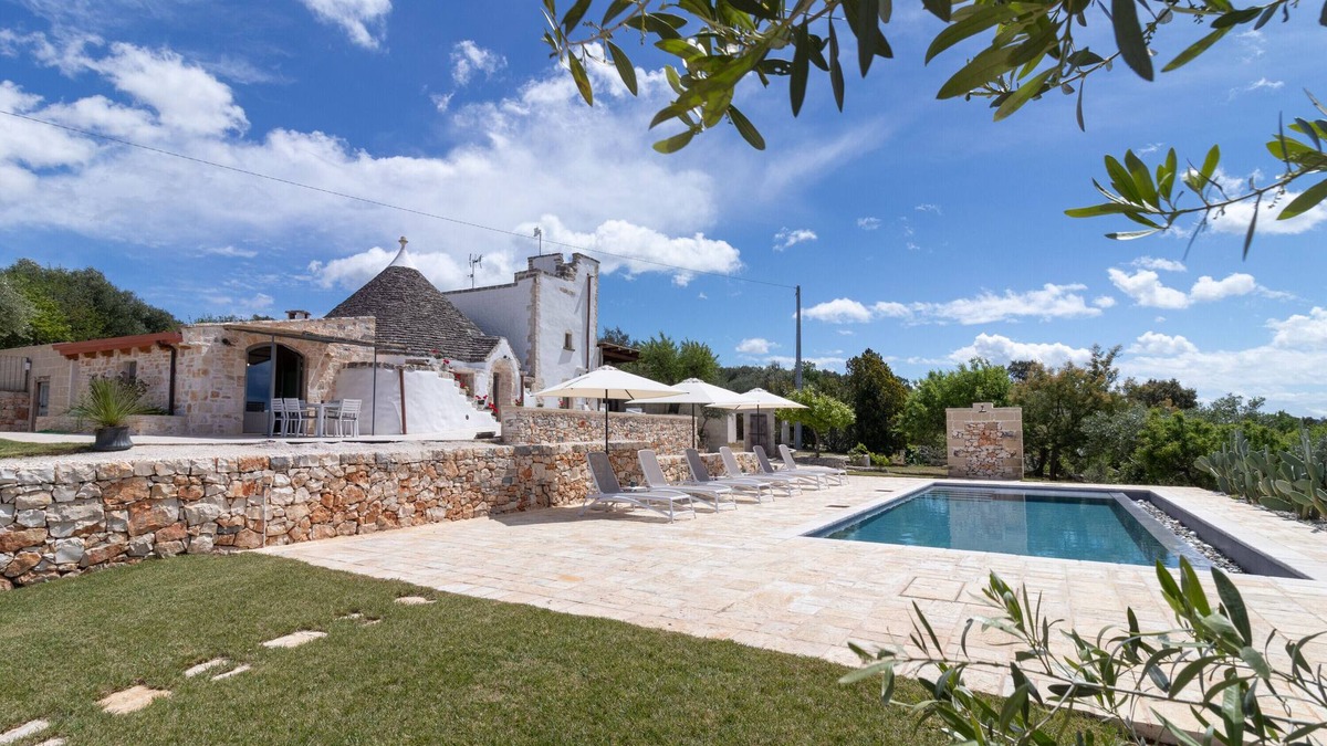 Putignano Villa | Villa 'Trulli Tower' with Pool, Garden, Terrace & Wi-Fi