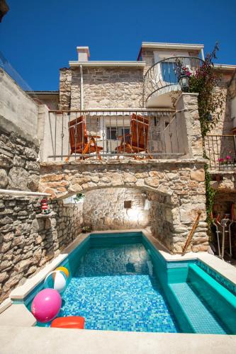 Cove Donja Krusica (Donje selo) Villa | Villa Tudor