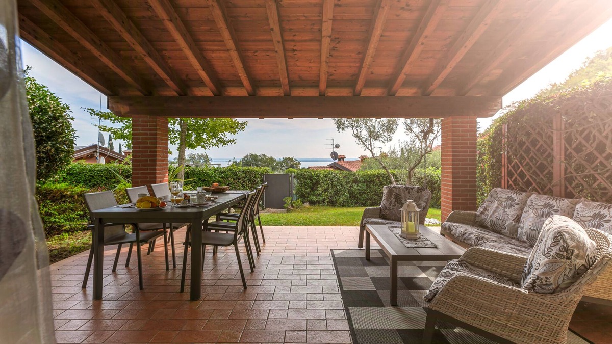 Padenghe sul Garda Villa | Villa Tullia overlooking Lake Garda and with private garden