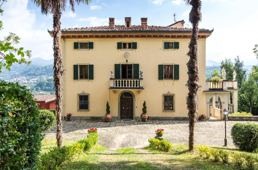 Camporgiano Villa | VILLA TURRI - Luxury Country & Padel Resort