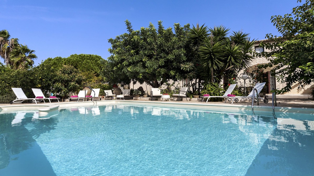 Cava dʼAliga Bed & Breakfast | Villa U Marchisi with pool wifi next to the beach in Cava d'Aliga