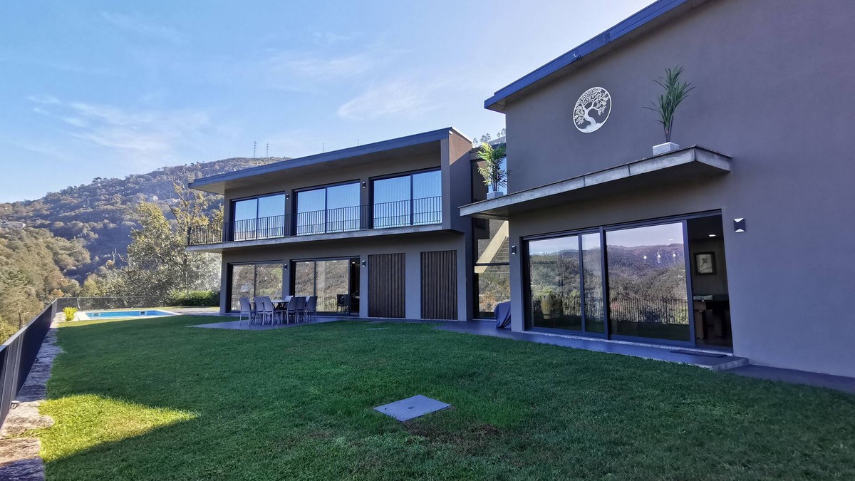 Canicada Villa | Villa up to 10 people swimming pool, stunning views and unique comfort in Minho