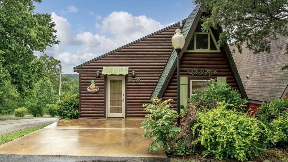 Lampe Villa | Villa vacation lake rental near Dogwood Canyon and Kimberling City, MO.