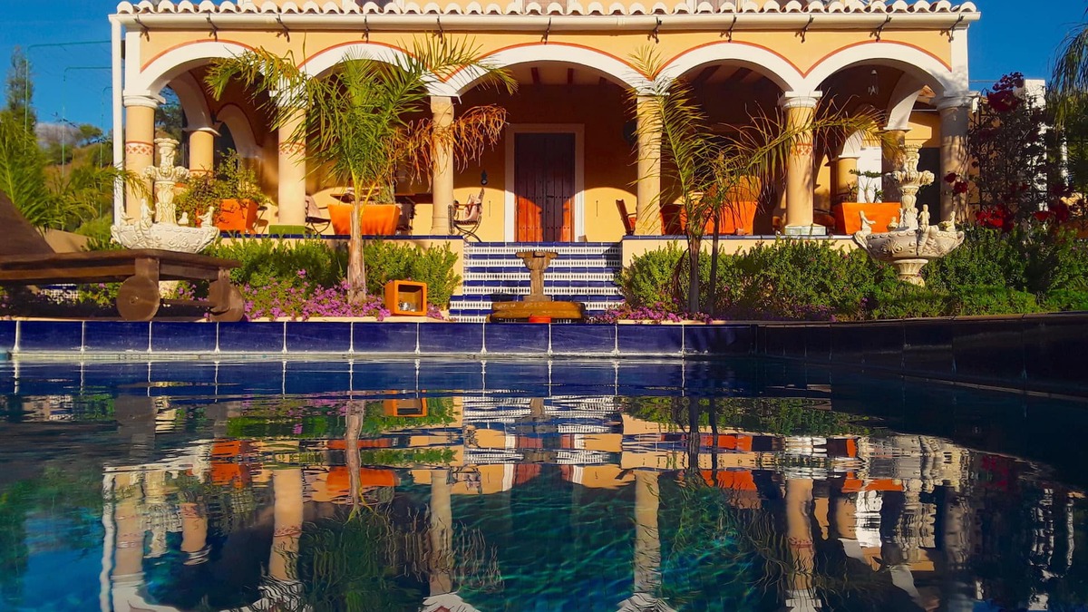 Alora Villa | Villa Van Gogh private getaway with pool for 2