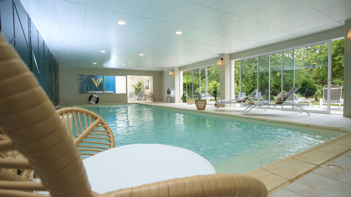 Villers-Bretonneux Villa | Villa-Varentia-Apartment-Ensuite-Courtyard view