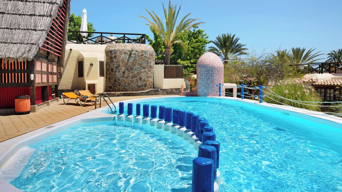 Tarajalillo Villa | Villa "VCV Bahía Feliz" with sea views, pool, Wi-Fi, garden and terrace