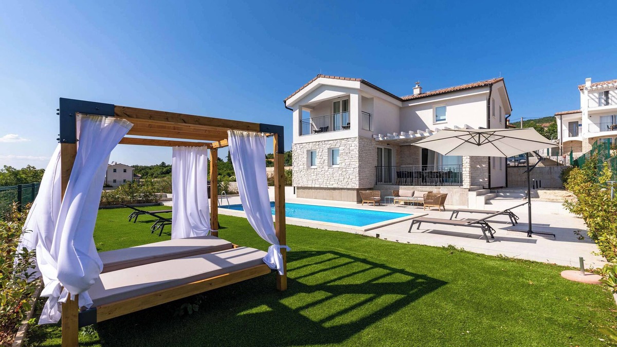 Diminici Villa | Villa Verde Summary:
