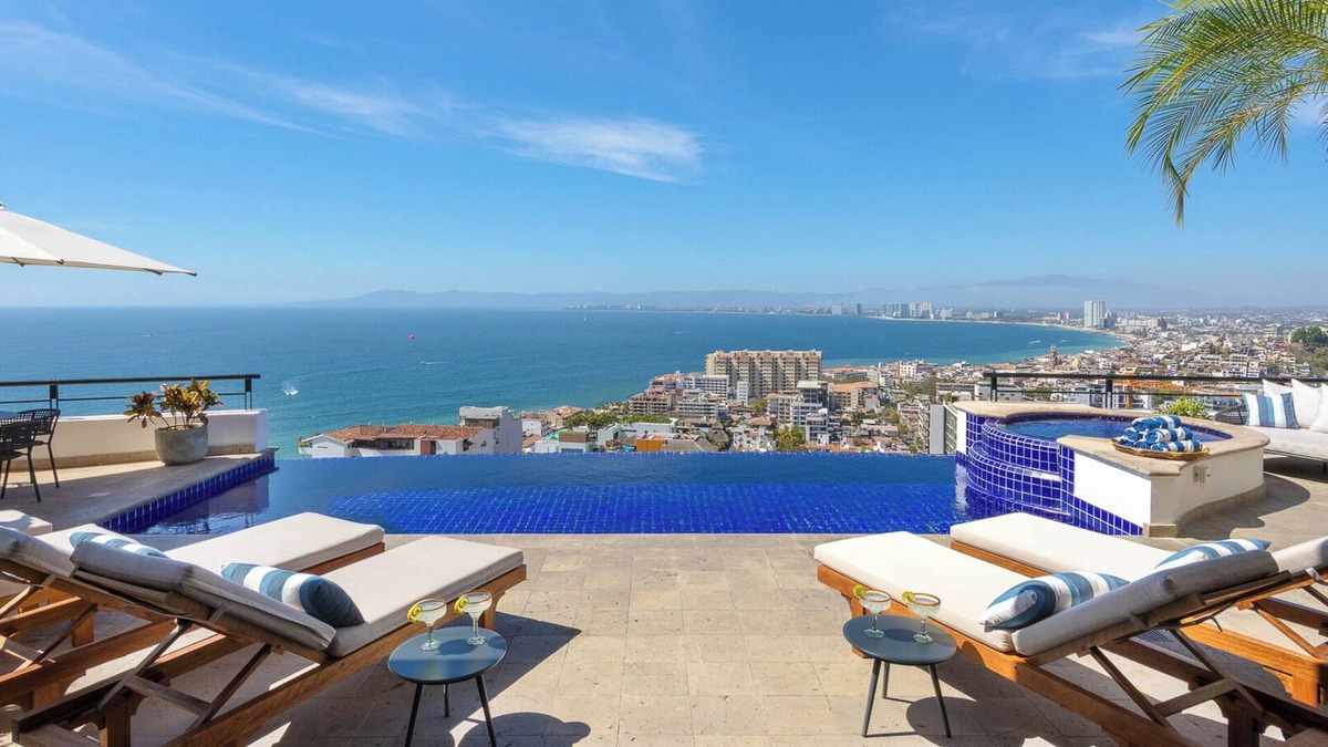 Romantic Zone Villa | Villa Ventana: 7 Bedroom Luxury Villa with Staff included