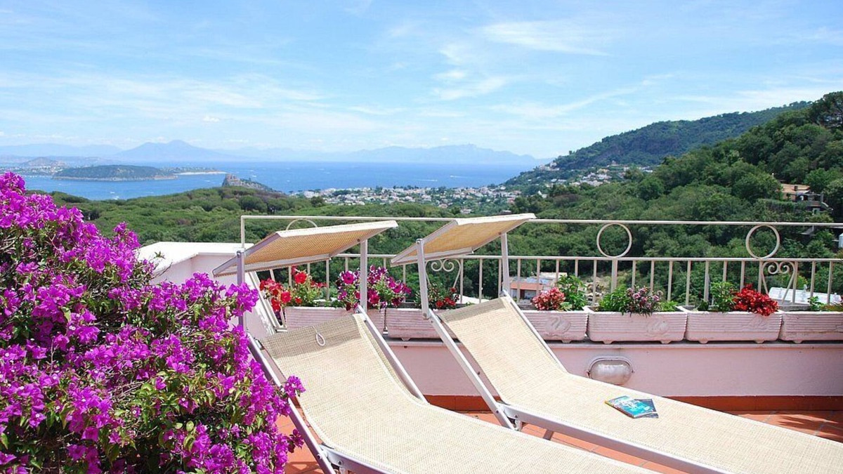 Fiaiano House | Villa Venturina B: A bright and sunny independent house which faces the sun and the sea, with Free WI-FI.
