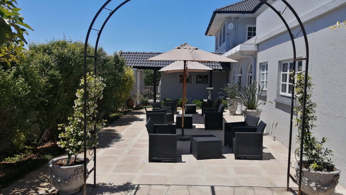 Westcliff House | Villa Venusta
