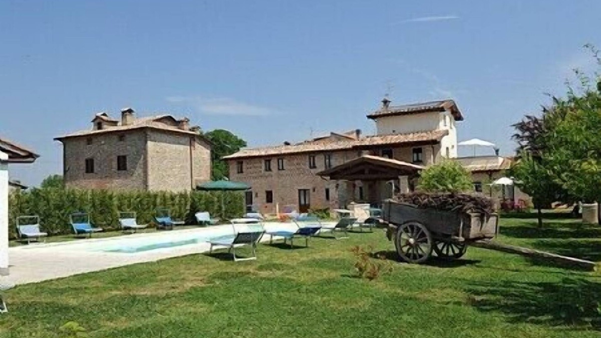 Citerna House | Villa Vezzosa E: A characteristic and welcoming apartment that is part of an ancient country house, with Free WI-FI.