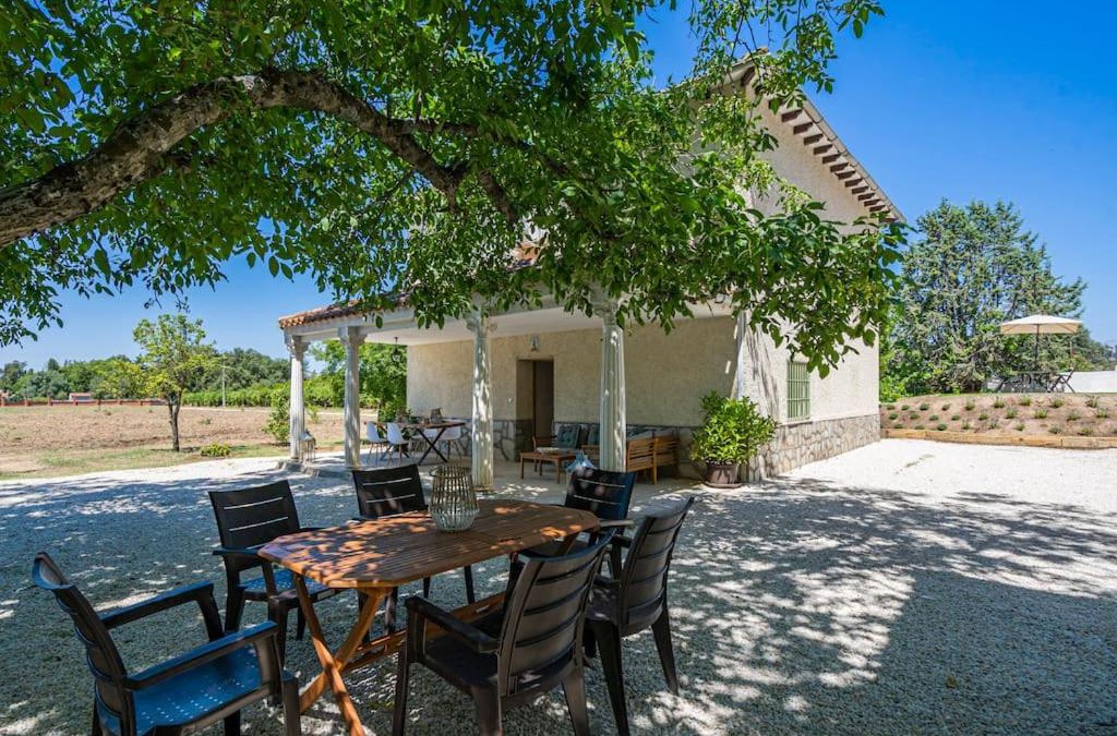 Sotillo de las Palomas Villa | Villa Viñedo - Agradable Villa Rústica con Jardín