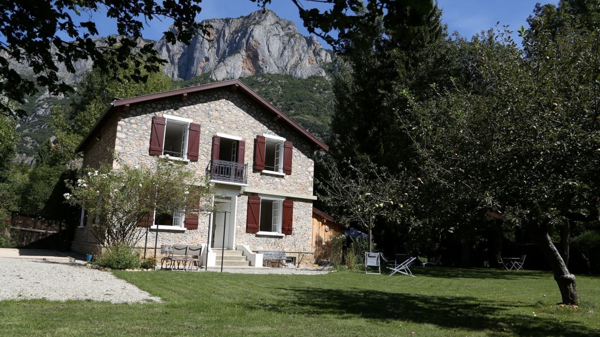 Aulos House | Villa Victoire - Charming house with garden - 10 people - 5 bedrooms - 3 bathrooms - 2 WCs