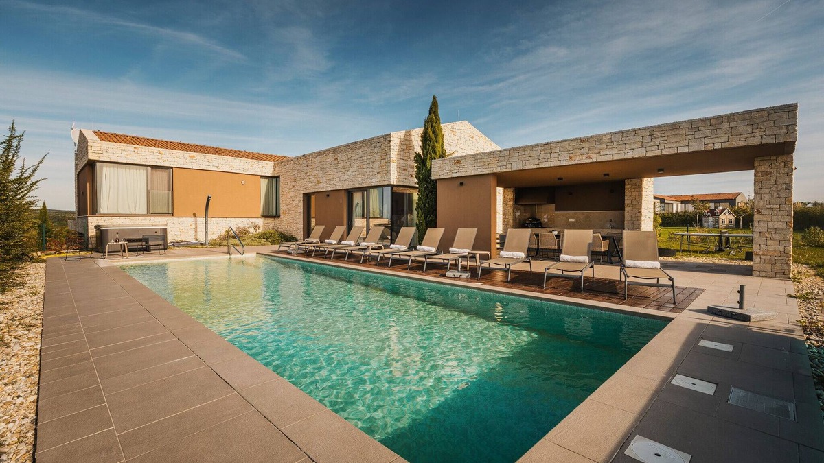 Brtonigla Villa | Villa Vigneto near Novigrad for 15 persons with sea view and whirlpool