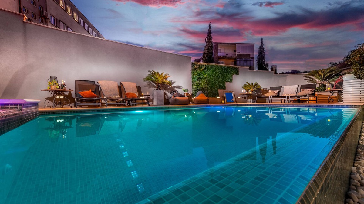 Lapad Villa | Villa Vikor with large private swimming pool and jacuzzi.