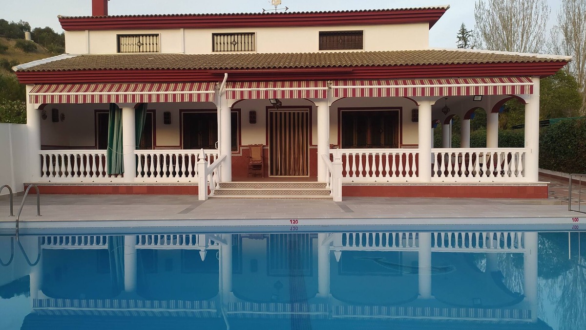 Priego de Cordoba Ski Chalet | Villa Villa Frasquita, capacity for 16 people, own swimming pool, sports court, tennis court, tennis court, tennis court, tennis court, tennis court, tennis court, tennis court, tennis court.